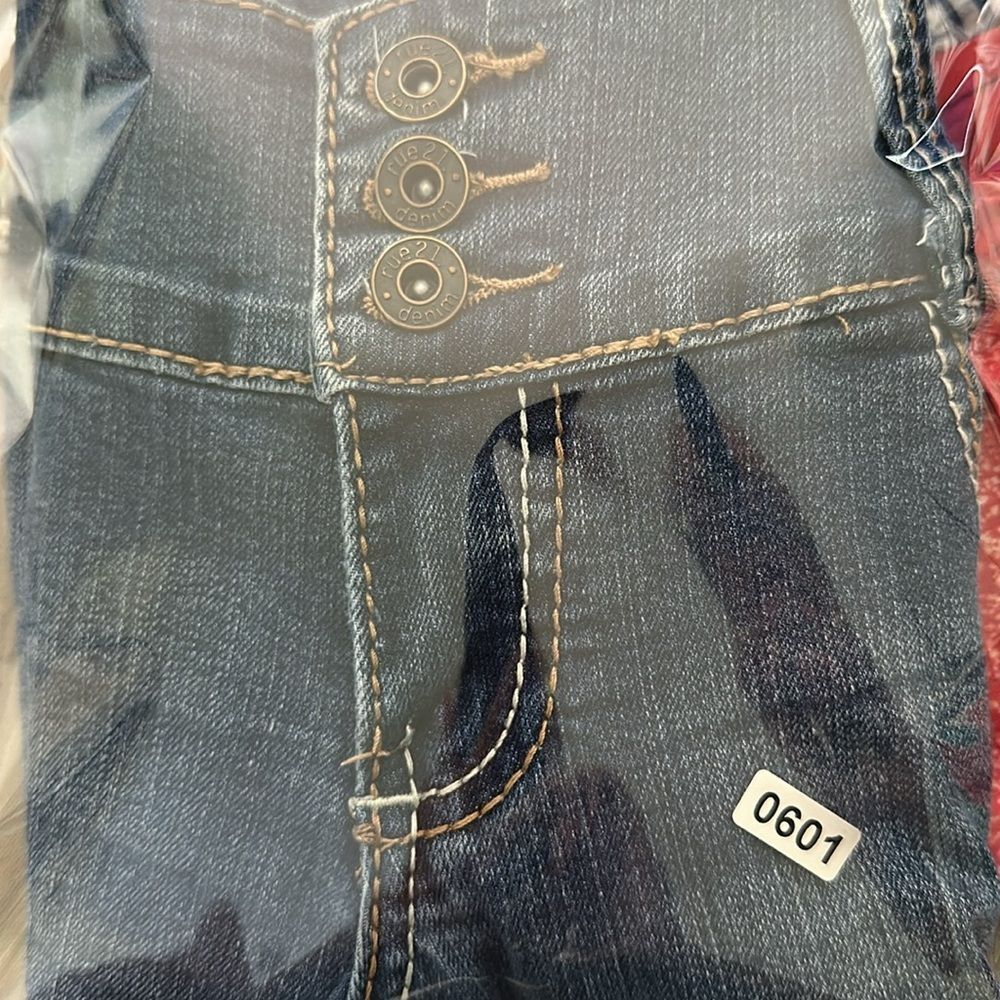 Rue 21 Jean Capris. Size: 7 - Picture 3 of 3